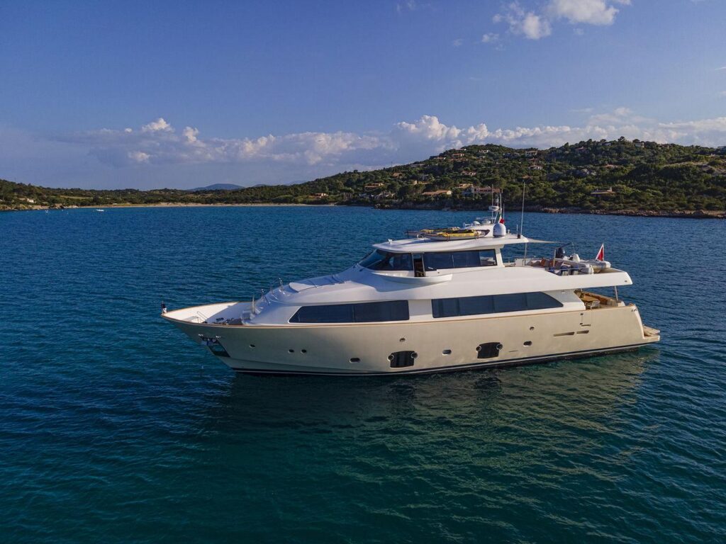 FERRETTI CUSTOM LINE NAVETTA 26 ALL WE NEED FOR TODAY