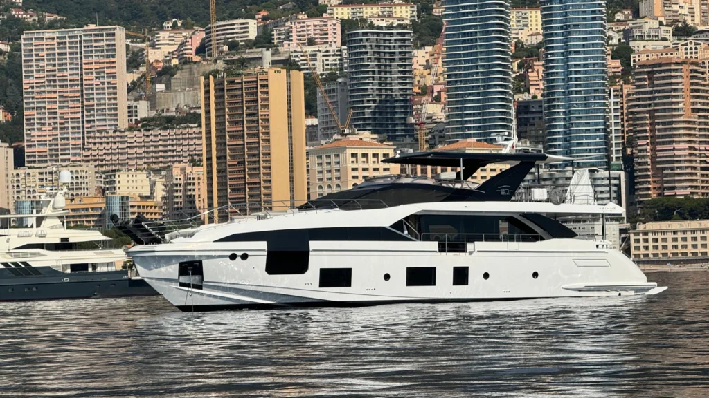 AZIMUT 88 CHILLIN