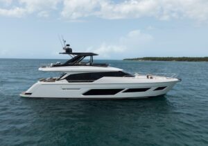 FERRETTI 720 CALMA
