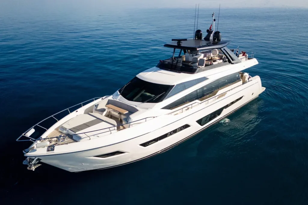 FERRETTI 780 DOGU