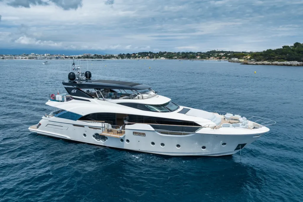 MONTE CARLO YACHTS 96 ROCCO