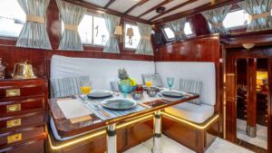 Classic Schooner For Sale 1982 - photo 8