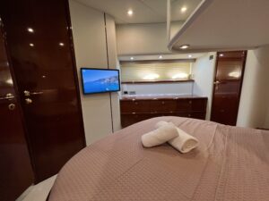 2001 Fairline Squadron 52 motor yacht for sale - photo 10
