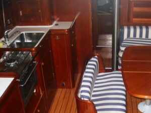 2003 Oceanis 411 sailing yacht for sale - Interior image