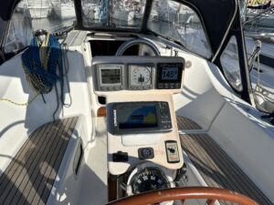2004 Oceanis 323 sailing yacht for sale - photo 16