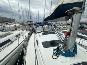 2004 Oceanis 323 sailing yacht for sale - photo 2