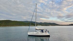 2004 Oceanis 323 sailing yacht for sale - photo 22