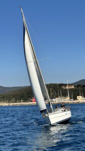 2004 Oceanis 323 sailing yacht for sale - photo 3