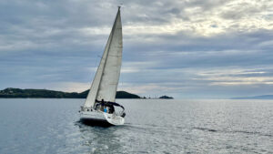 2004 Oceanis 323 sailing yacht for sale - photo 9