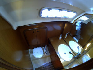 2005 Grand Soleil 43 sailing yacht for sale - Bathrooom