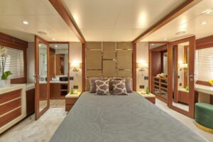 2007 Azimut 85F motor yacht for sale - photo 9