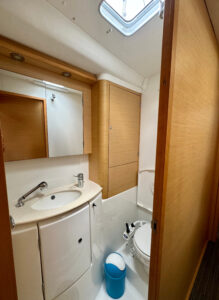 2008 Lagoon 440 catamaran for sale - interior view