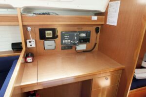 2009 Bavaria 43 Cruiser sailing yacht for sale - photo 2