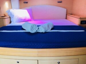 2009 Lagoon 500 catamaran for sale - Interior image