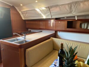2010 Oceanis 34 sailing yacht for sale - photo 4