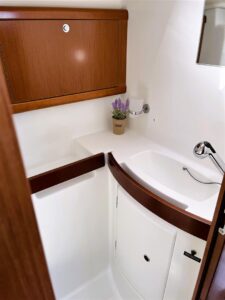 2010 Oceanis 43 sailing yacht for sale - photo 10