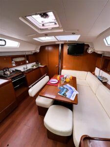 2010 Oceanis 43 sailing yacht for sale - photo 15