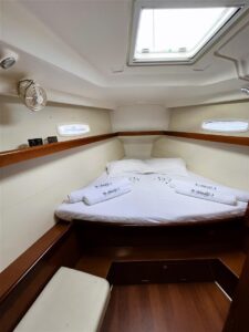 2010 Oceanis 43 sailing yacht for sale - photo 7