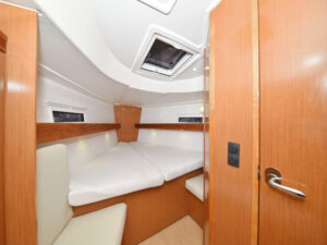 2011 Bavaria Cruiser 40 sailing yacht for sale - photo 10