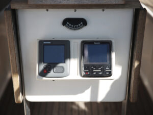 2011 Bavaria Cruiser 40 sailing yacht for sale - photo 2