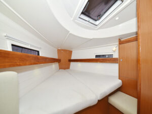 2011 Bavaria Cruiser 40 sailing yacht for sale - photo 8