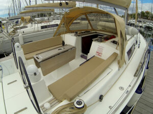 2014 Dufour 335 Grand Large sailing yacht for sale - Dufour 335 GL cockpit table
