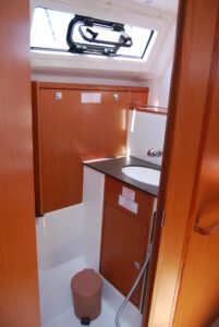 2015 Bavaria Cruiser 37 sailing yacht for sale - photo 2