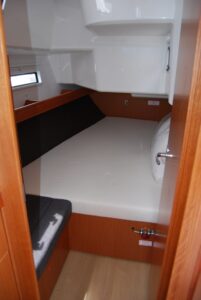 2015 Bavaria Cruiser 37 sailing yacht for sale - photo 4
