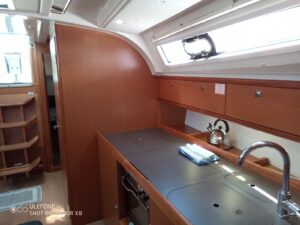 2015 Bavaria Cruiser 41 sailing yacht for sale - photo 4