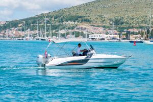 2015 Beneteau Flyer 6 motor yacht for sale - photo 9