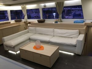 2015 Lagoon 620 catamaran for sale - Lounge / Salon