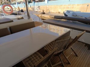 2015 Lagoon 620 catamaran for sale - Lounge 1