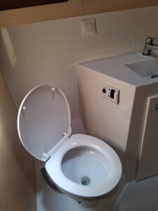2016 Lagoon 42 catamaran for sale - Toilet 2
