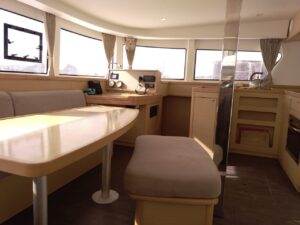 2016 Lagoon 42 catamaran for sale - Saloon 3