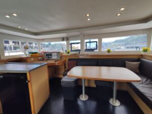 2016 Lagoon 450 Sport catamaran for sale - Saloon image 5