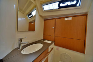 2017 Bavaria 46 Cruiser sailing yacht for sale - photo 8