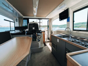 2017 Bavaria E40 Fly motor yacht for sale - Interior image