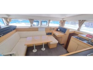 2017 Lagoon 400 S2 catamaran for sale - Interior image