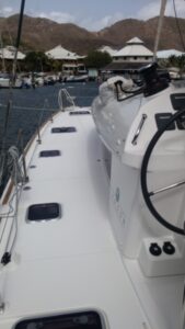 2017 Lagoon 400 S2 catamaran for sale - Deck / windows / portside