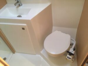 2017 Lagoon 42 catamaran for sale - Toilet 1