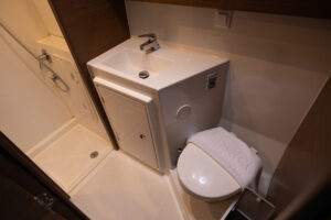 2018 Lagoon 42 catamaran for sale - Toilet