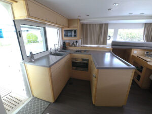 2018 Lagoon 450 Fly catamaran for sale - Interior image