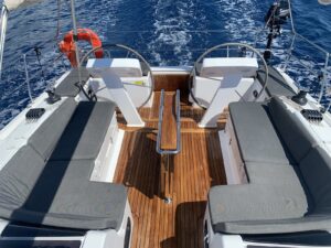 2019 Hanse 458 sailing yacht for sale - photo 2