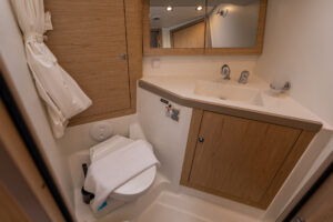 2019 Oceanis 45 sailing yacht for sale - Toilet