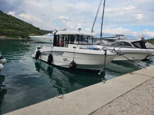 2020 Barracuda 8 motor yacht for sale - photo 10