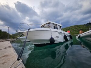 2020 Barracuda 8 motor yacht for sale - photo 13