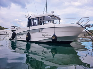 2020 Barracuda 8 motor yacht for sale - photo 7