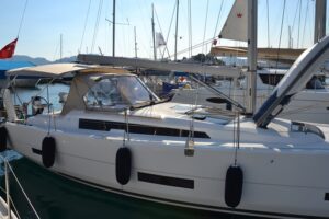2020 Dufour 390 Grand Large sailing yacht for sale - photo 4