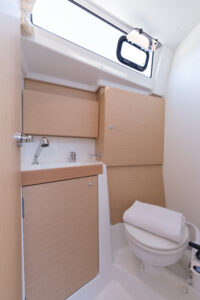 2020 Oceanis 38.1 sailing yacht for sale - photo 9