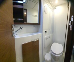 2022 Lagoon 40 catamaran for sale - photo 4